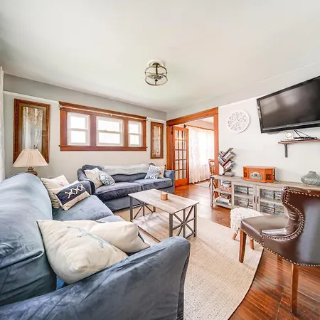 Conneaut Vacation Rental With Deck Near Lake Erie!